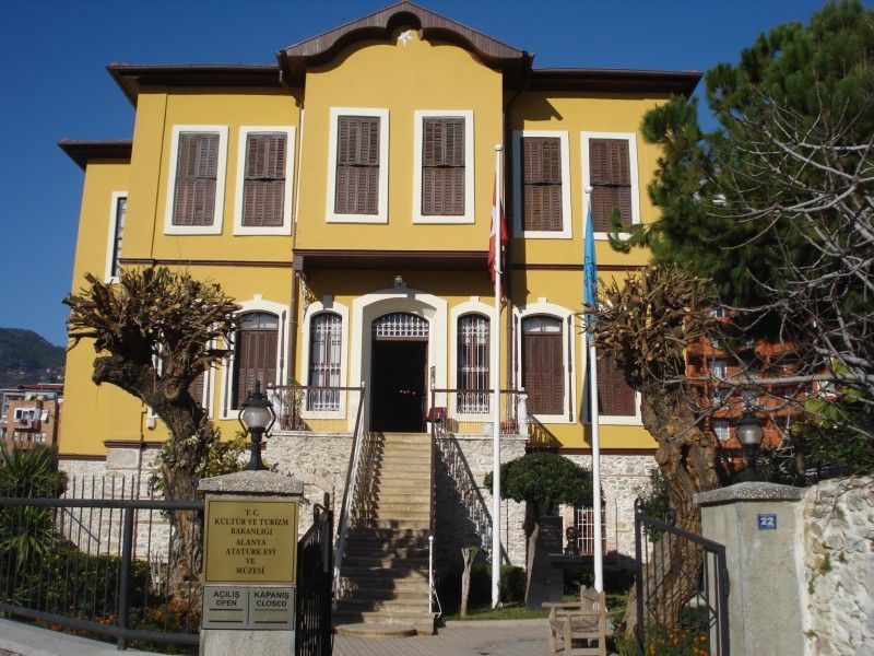 https://mdw-travel-data-us-east-1.s3.amazonaws.com/img/country/Turkey/Ataturk-House-Museum/img_01.jpg