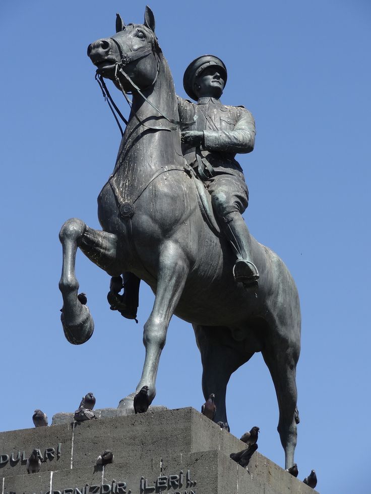 https://mdw-travel-data-us-east-1.s3.amazonaws.com/img/country/Turkey/Ataturk-Statue/img_00.jpg