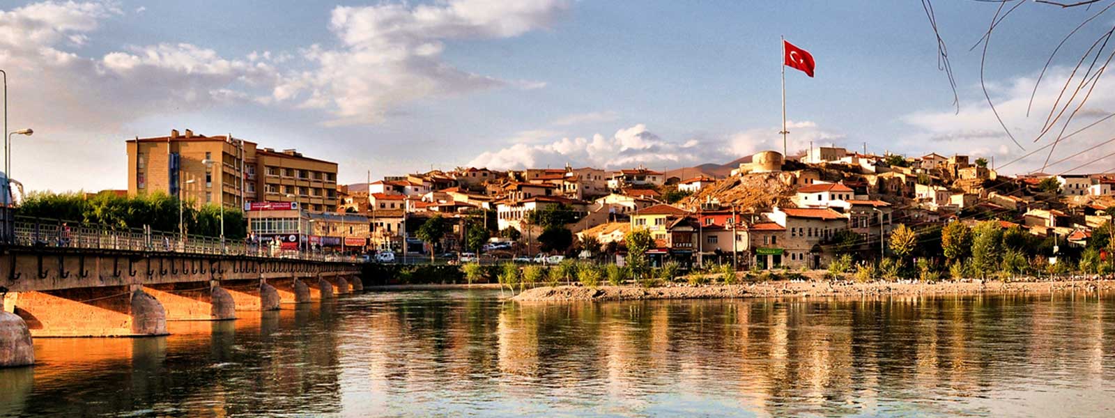https://mdw-travel-data-us-east-1.s3.amazonaws.com/img/country/Turkey/Avanos/img_01.jpg