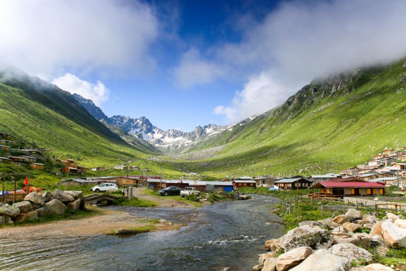 https://mdw-travel-data-us-east-1.s3.amazonaws.com/img/country/Turkey/Ayder-Yaylasi/img_03.jpg