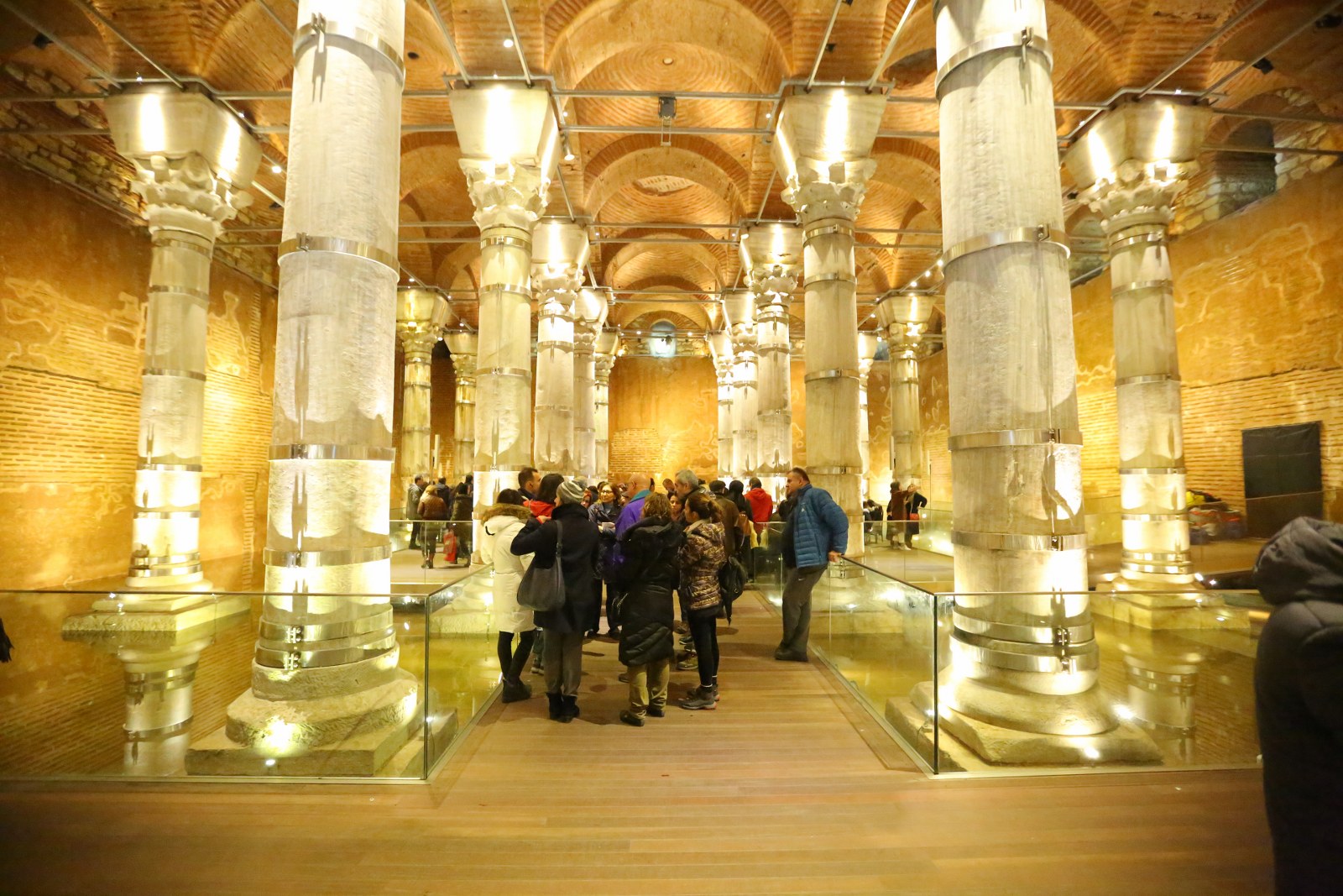 https://mdw-travel-data-us-east-1.s3.amazonaws.com/img/country/Turkey/Basilica-Cistern/img_01.jpg