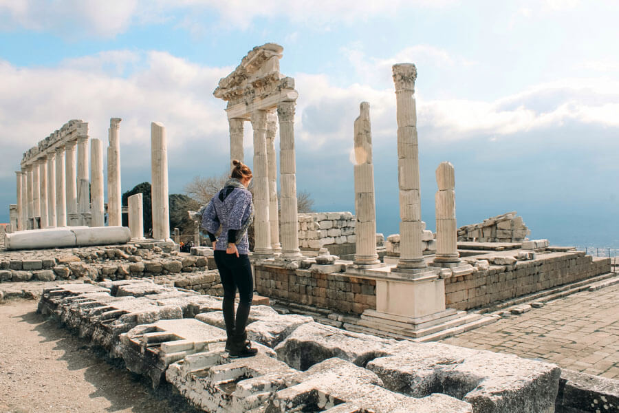 https://mdw-travel-data-us-east-1.s3.amazonaws.com/img/country/Turkey/Bergama-Acropolis/img_02.jpg