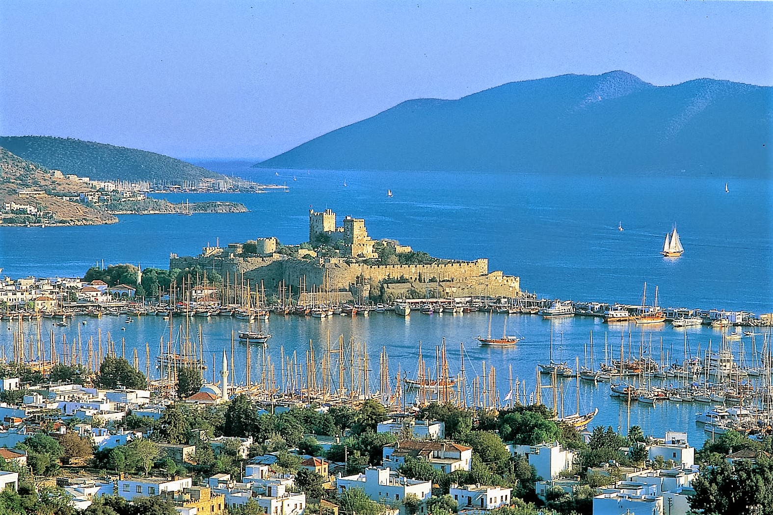 https://mdw-travel-data-us-east-1.s3.amazonaws.com/img/country/Turkey/Bodrum-Castle/img_01.jpg