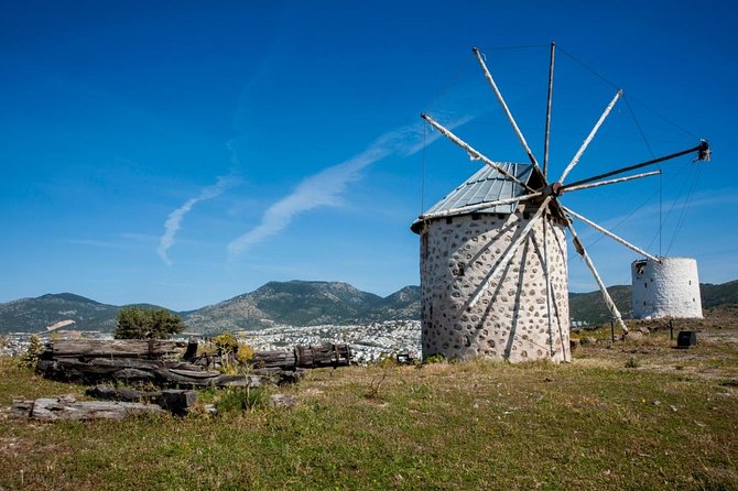 https://mdw-travel-data-us-east-1.s3.amazonaws.com/img/country/Turkey/Bodrum-Windmills/img_02.jpg