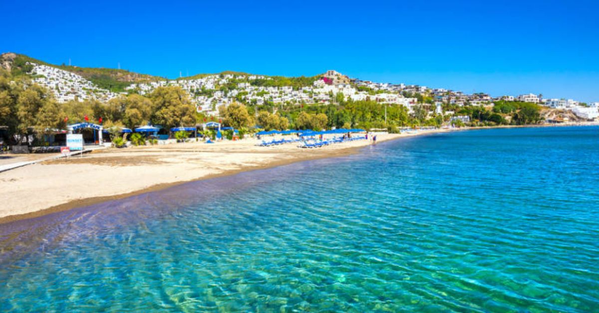 https://mdw-travel-data-us-east-1.s3.amazonaws.com/img/country/Turkey/Camel-Beach/img_00.jpg