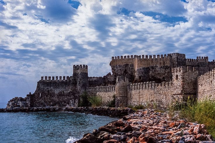 https://mdw-travel-data-us-east-1.s3.amazonaws.com/img/country/Turkey/Cimenlik-Castle/img_01.jpg