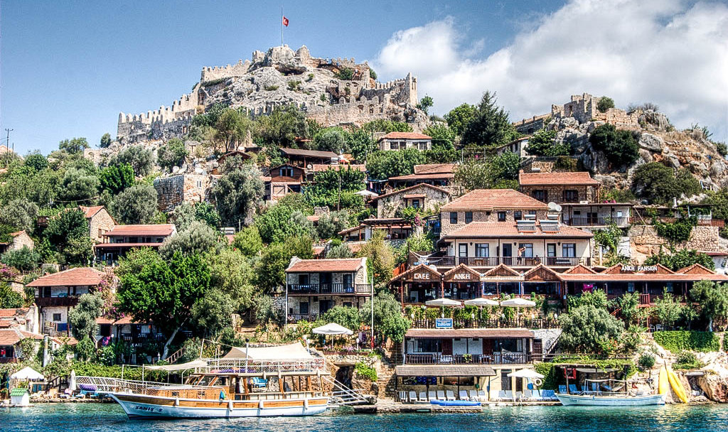https://mdw-travel-data-us-east-1.s3.amazonaws.com/img/country/Turkey/Cimenlik-Castle/img_02.jpg
