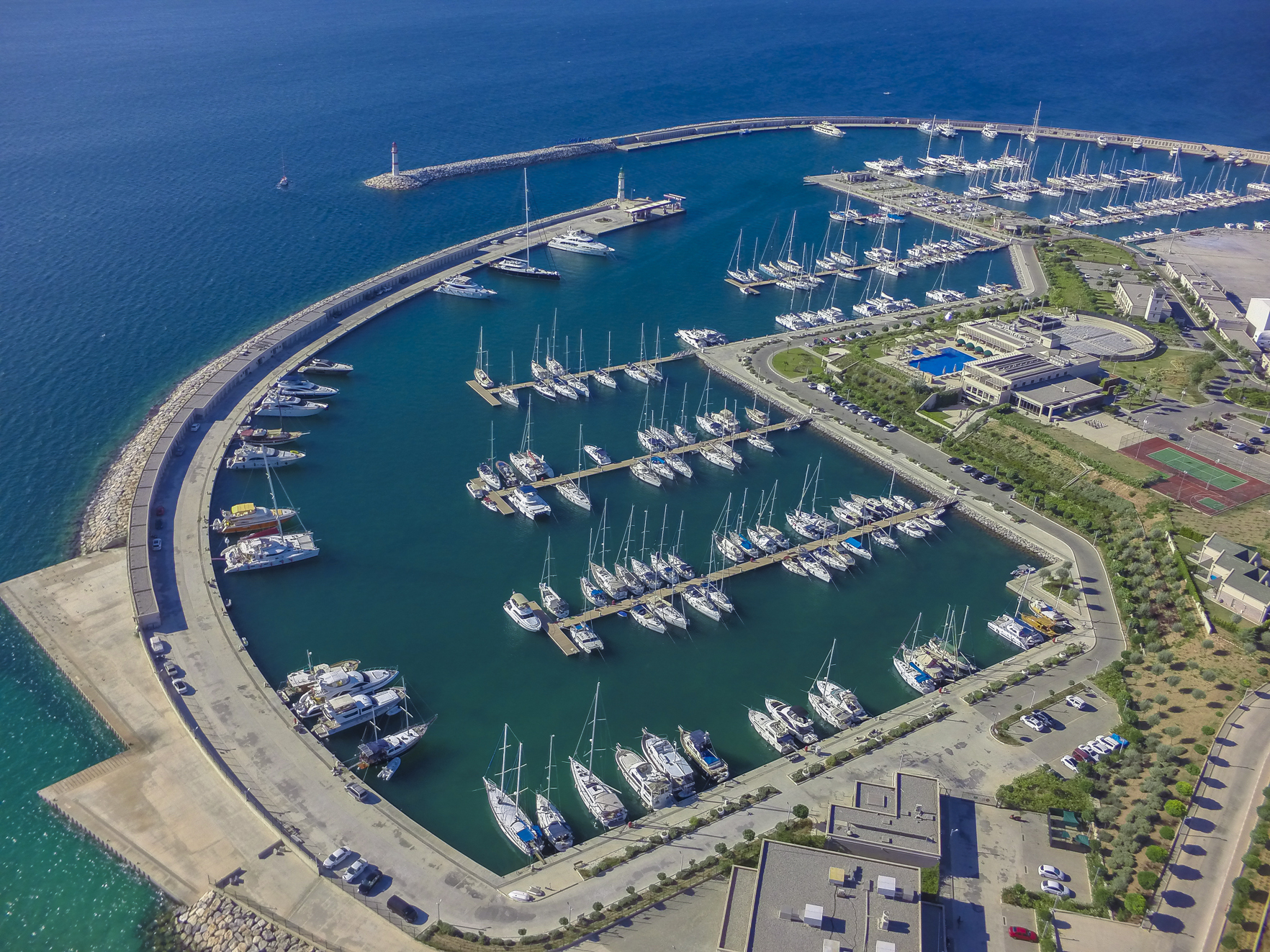 https://mdw-travel-data-us-east-1.s3.amazonaws.com/img/country/Turkey/D-Marin-Didim-Marina/img_01.jpg