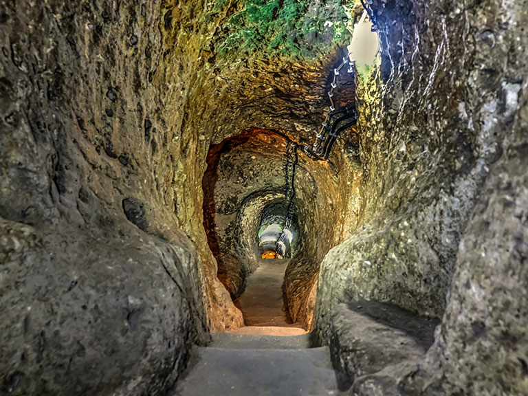 https://mdw-travel-data-us-east-1.s3.amazonaws.com/img/country/Turkey/Derinkuyu-Underground-City/img_02.jpg
