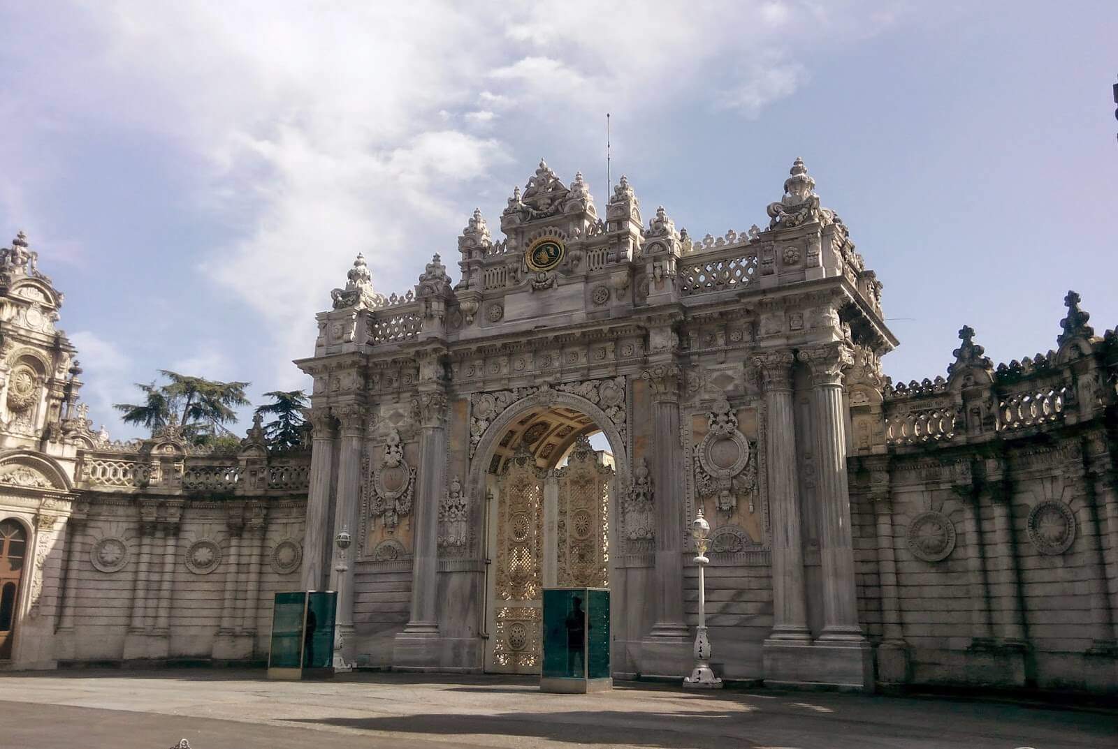 https://mdw-travel-data-us-east-1.s3.amazonaws.com/img/country/Turkey/Dolmabahce-Palace/img_02.jpg