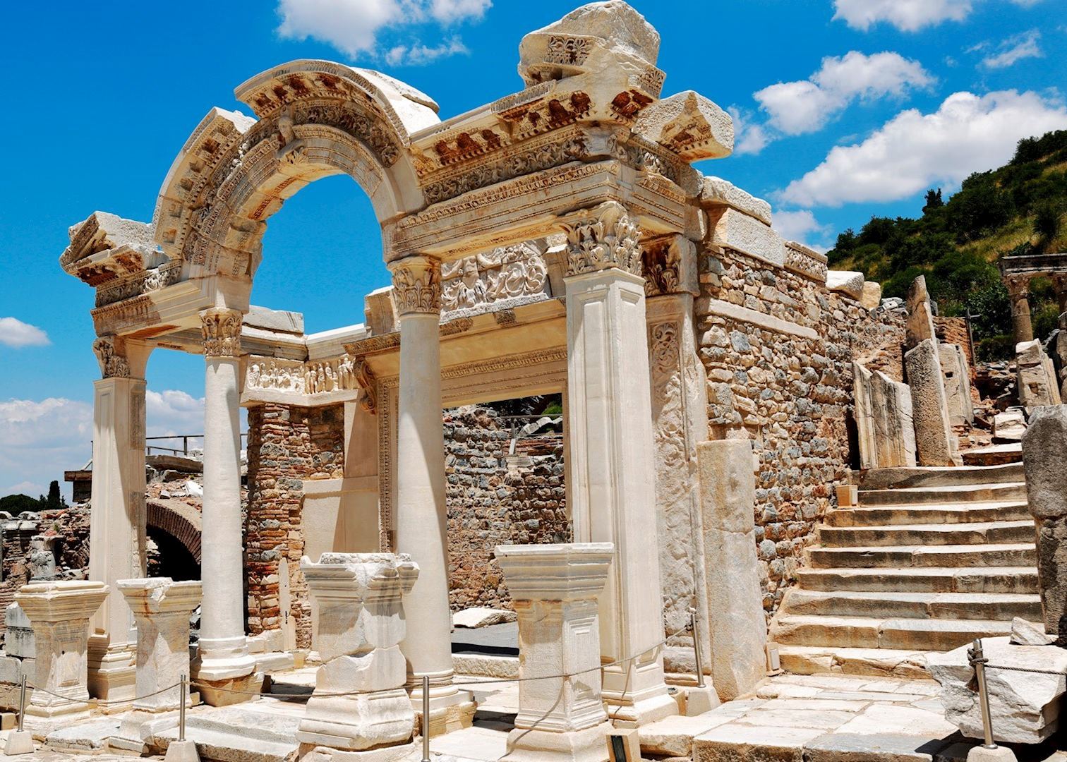 https://mdw-travel-data-us-east-1.s3.amazonaws.com/img/country/Turkey/Ephesus-Archaeological-Museum/img_01.jpg