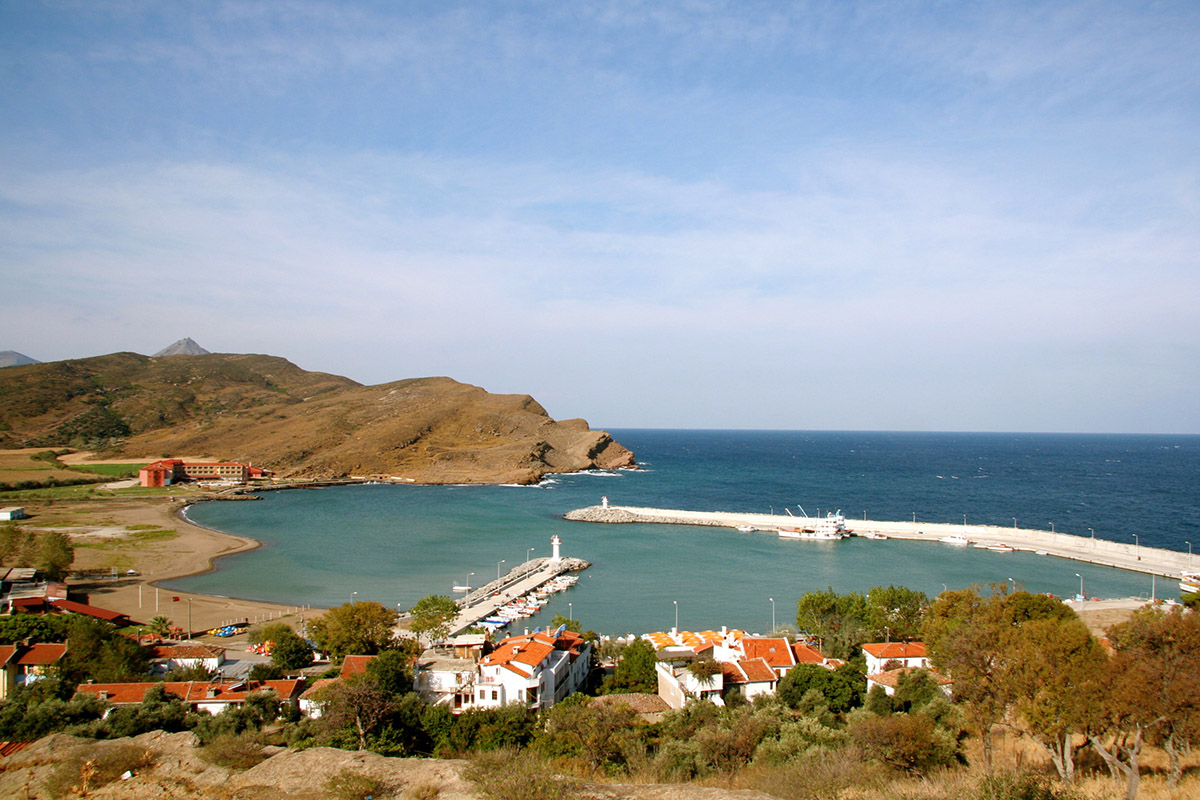 https://mdw-travel-data-us-east-1.s3.amazonaws.com/img/country/Turkey/Gokceada-Kalekoy/img_02.jpg