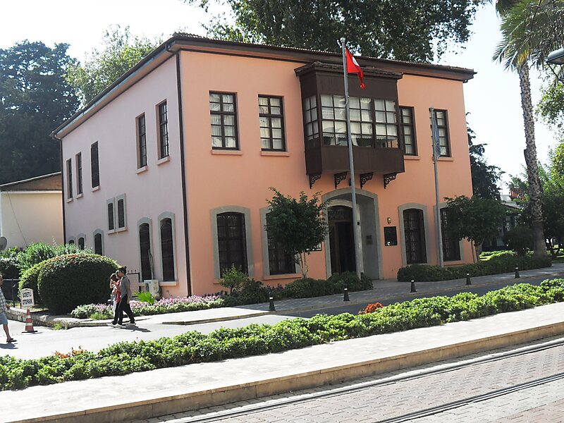https://mdw-travel-data-us-east-1.s3.amazonaws.com/img/country/Turkey/Golbasi-Ataturk-House-Museum/img_00.jpg