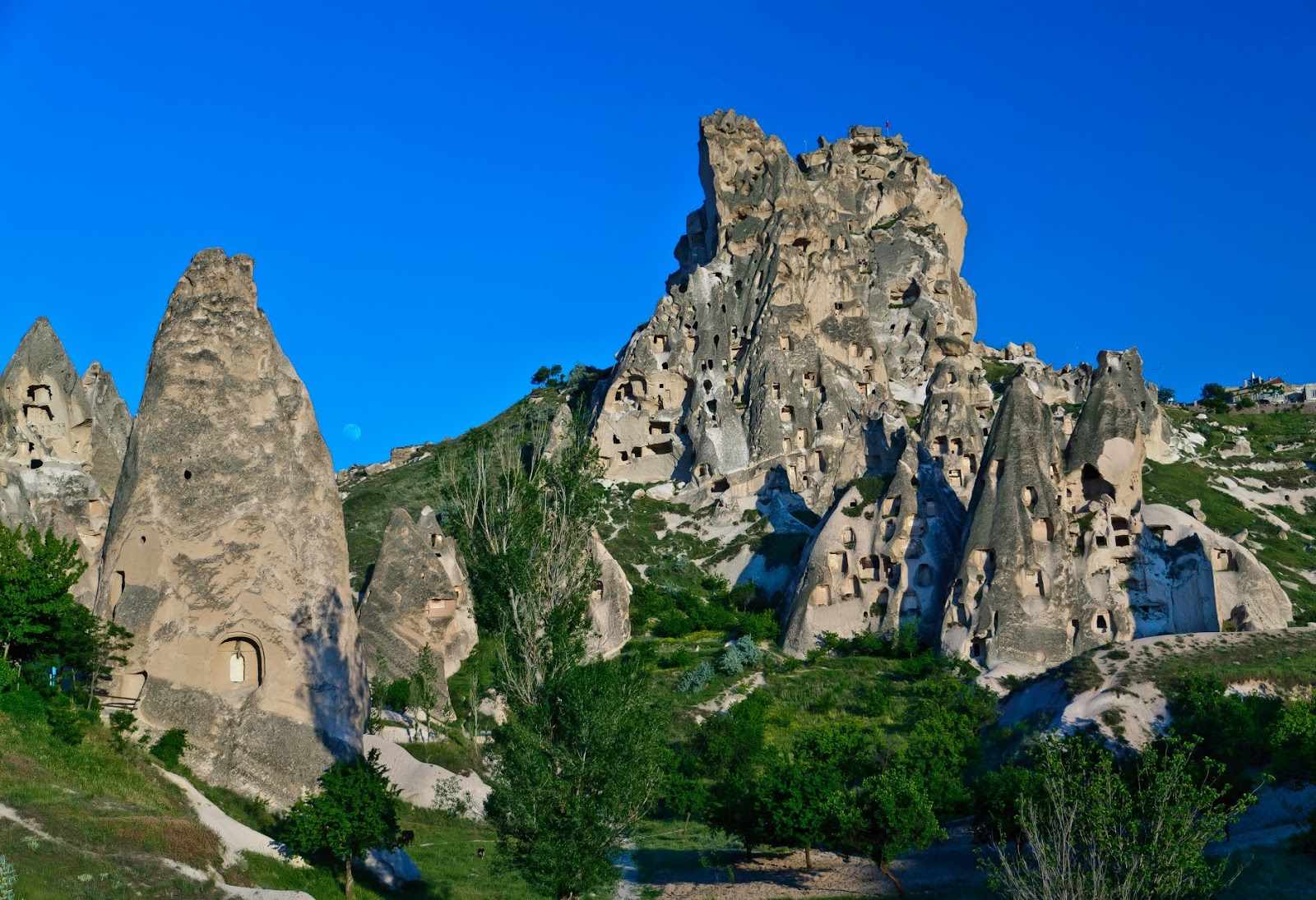 https://mdw-travel-data-us-east-1.s3.amazonaws.com/img/country/Turkey/Goreme-Castle/img_03.jpg