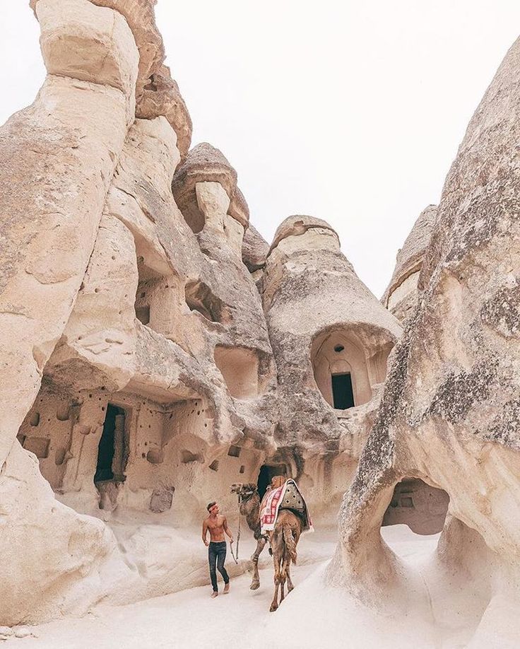 https://mdw-travel-data-us-east-1.s3.amazonaws.com/img/country/Turkey/Goreme-Valley/img_03.jpg