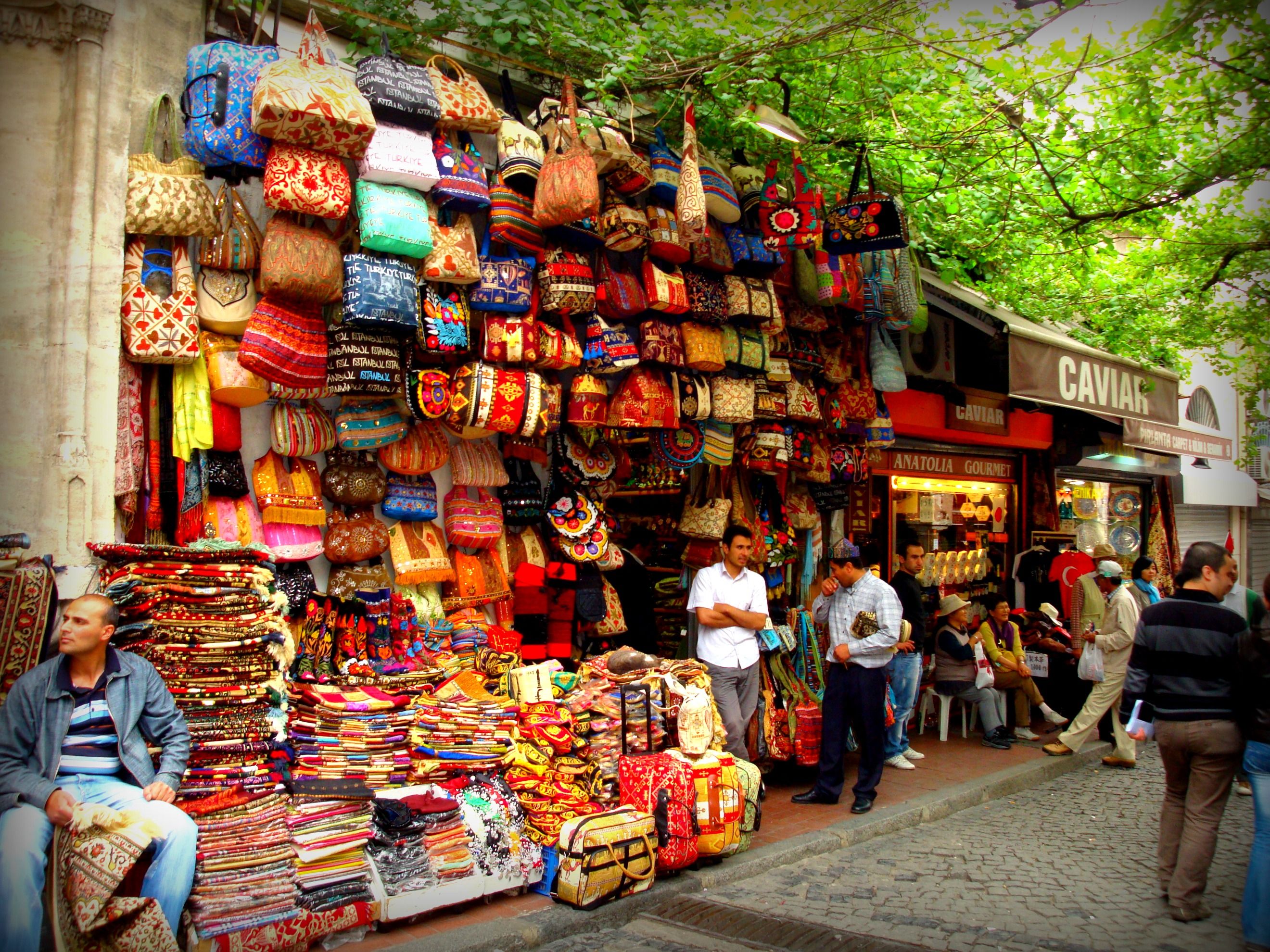 https://mdw-travel-data-us-east-1.s3.amazonaws.com/img/country/Turkey/Grand-Bazaar/img_02.jpg