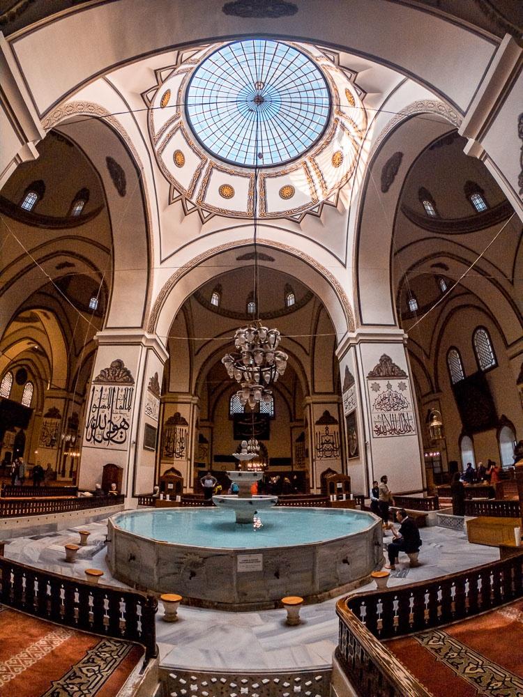 https://mdw-travel-data-us-east-1.s3.amazonaws.com/img/country/Turkey/Grand-Mosque-of-Bursa/img_01.jpg