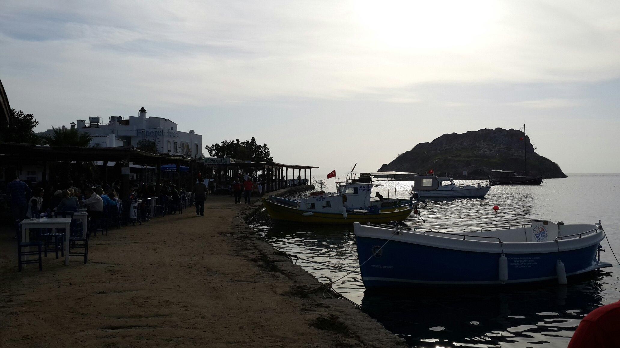 https://mdw-travel-data-us-east-1.s3.amazonaws.com/img/country/Turkey/Gumusluk/img_03.jpg