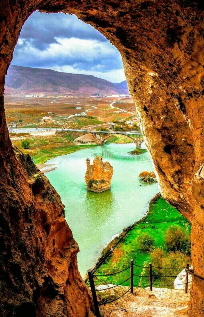 https://mdw-travel-data-us-east-1.s3.amazonaws.com/img/country/Turkey/Hasankeyf/img_01.jpg