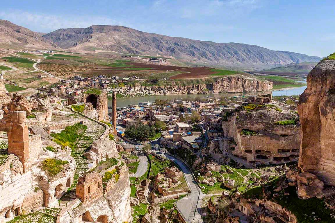 https://mdw-travel-data-us-east-1.s3.amazonaws.com/img/country/Turkey/Hasankeyf/img_02.jpg