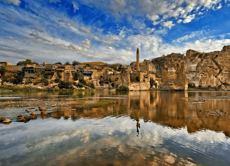 https://mdw-travel-data-us-east-1.s3.amazonaws.com/img/country/Turkey/Hasankeyf/img_03.jpg