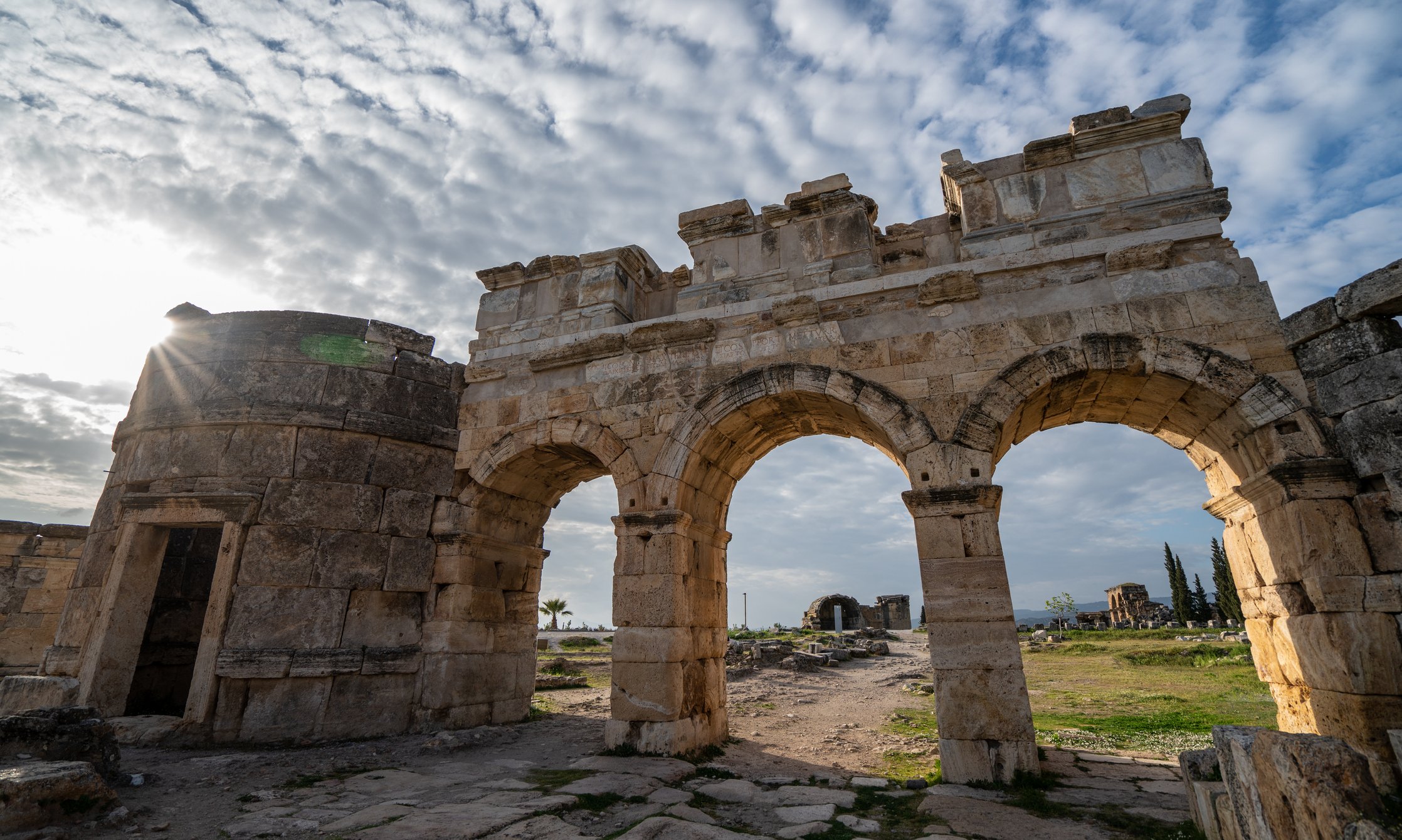 https://mdw-travel-data-us-east-1.s3.amazonaws.com/img/country/Turkey/Hierapolis/img_01.jpg