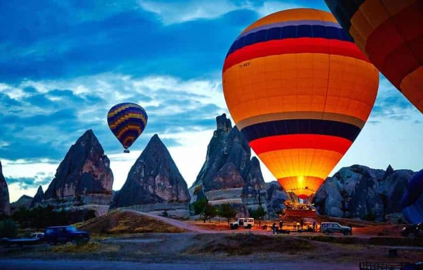 https://mdw-travel-data-us-east-1.s3.amazonaws.com/img/country/Turkey/Hot-Air-Balloon-Flights/img_00.jpg