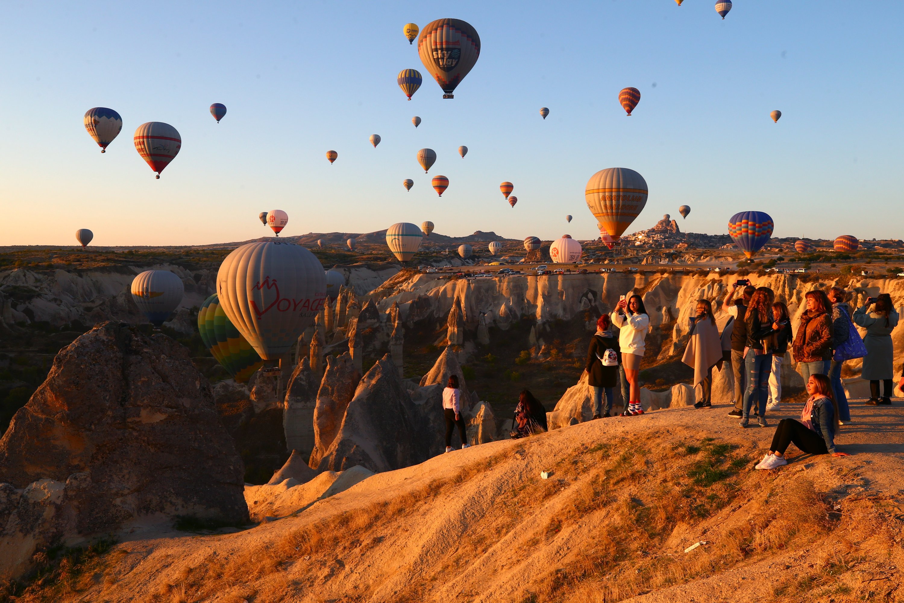 https://mdw-travel-data-us-east-1.s3.amazonaws.com/img/country/Turkey/Hot-Air-Balloon-Flights/img_02.jpg