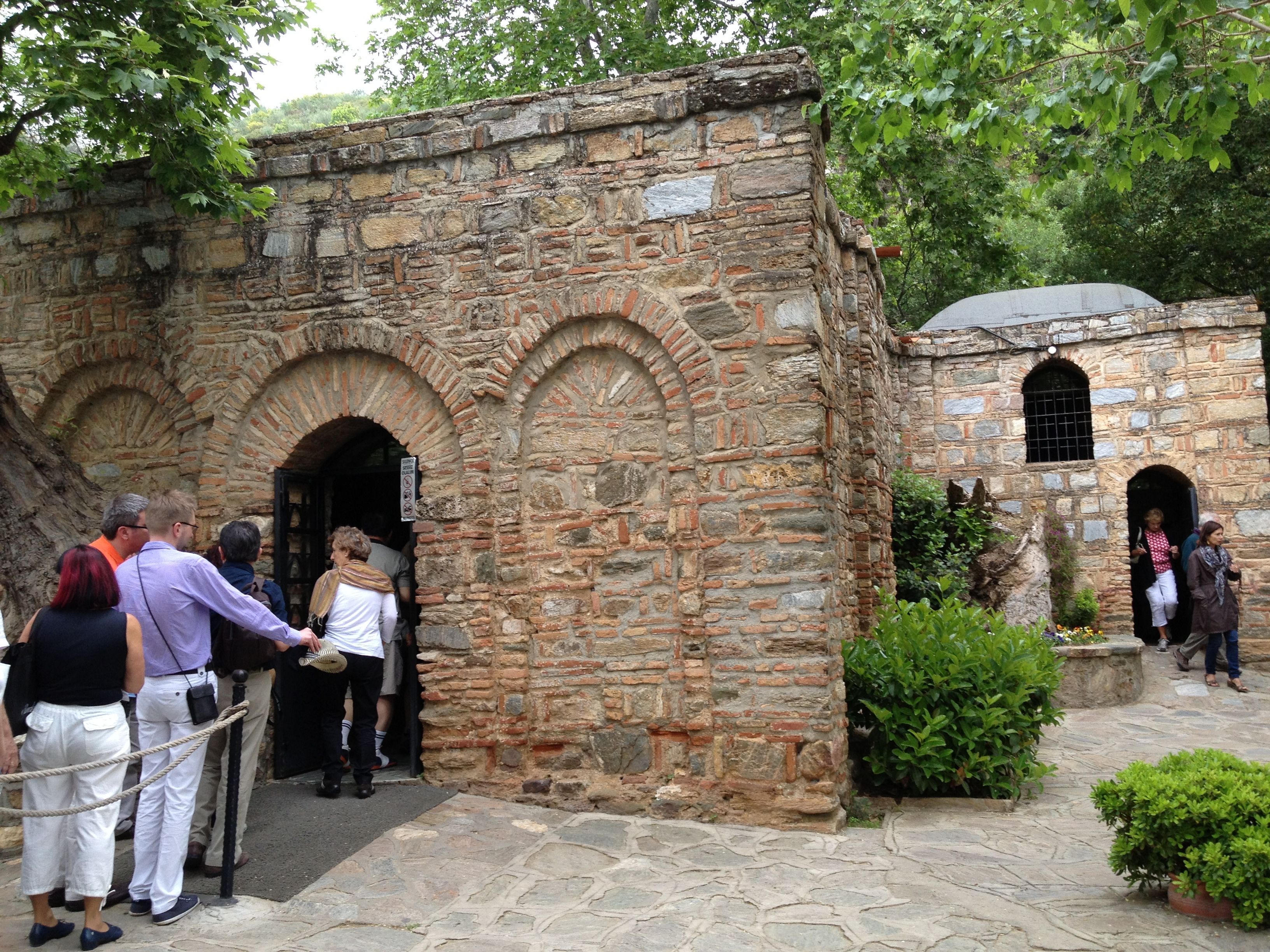 https://mdw-travel-data-us-east-1.s3.amazonaws.com/img/country/Turkey/House-of-the-Virgin-Mary/img_02.jpg