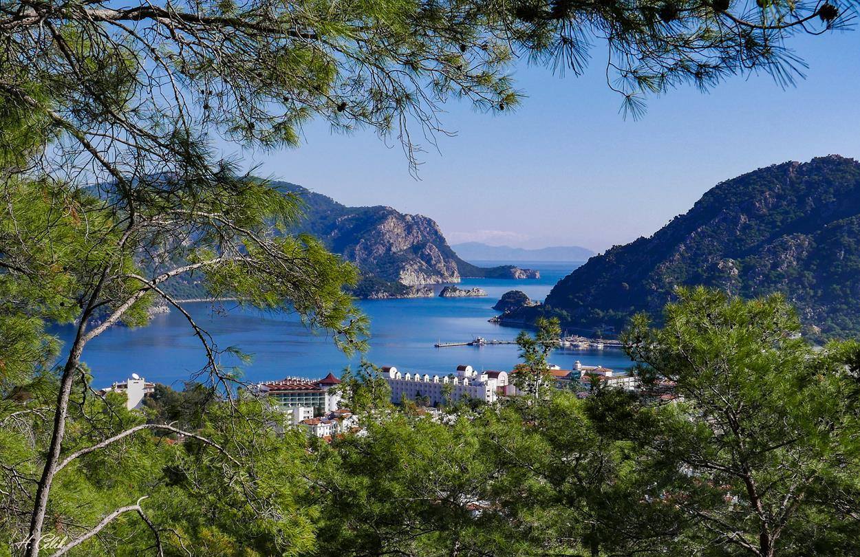 https://mdw-travel-data-us-east-1.s3.amazonaws.com/img/country/Turkey/Icmeler-Beach/img_03.jpg