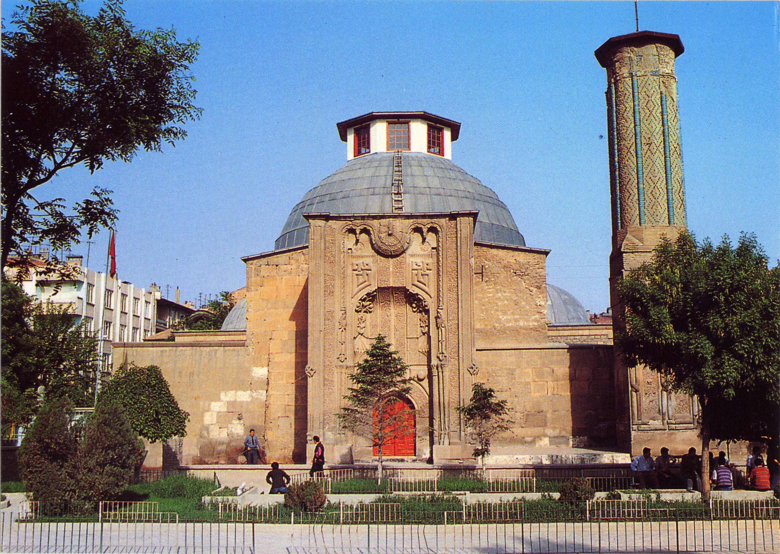 https://mdw-travel-data-us-east-1.s3.amazonaws.com/img/country/Turkey/Ince-Minaret-Medrese/img_02.jpg