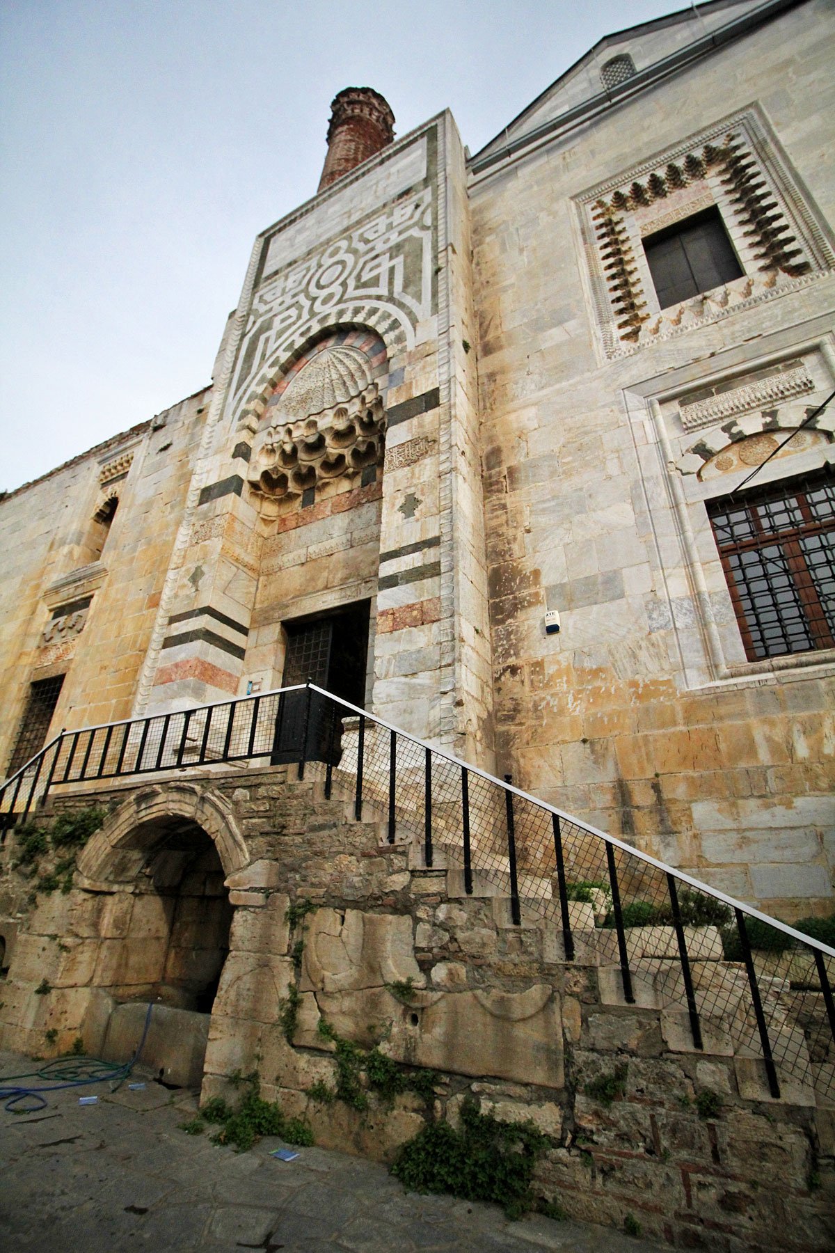 https://mdw-travel-data-us-east-1.s3.amazonaws.com/img/country/Turkey/Isabey-Mosque/img_00.jpg