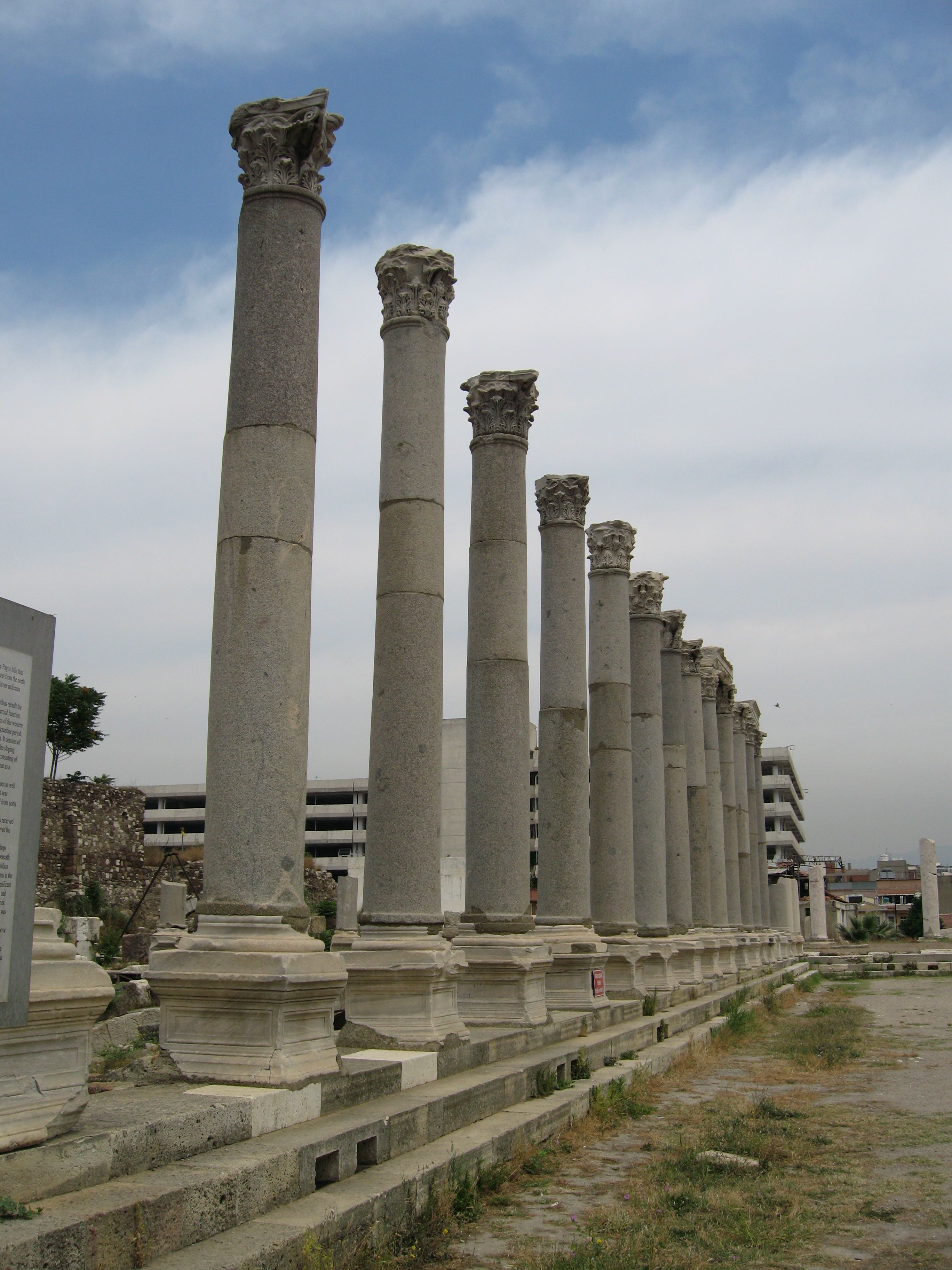 https://mdw-travel-data-us-east-1.s3.amazonaws.com/img/country/Turkey/Izmir-Agora-Open-Air-Museum/img_02.jpg