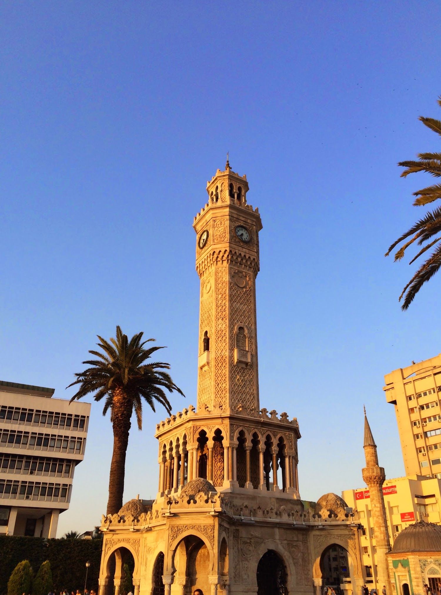 https://mdw-travel-data-us-east-1.s3.amazonaws.com/img/country/Turkey/Izmir-Clock-Tower/img_00.jpg