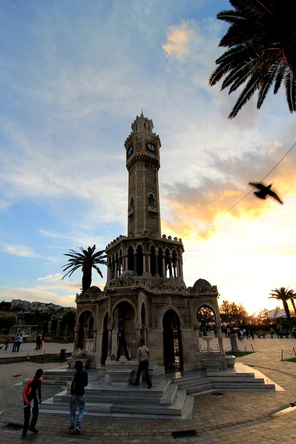 https://mdw-travel-data-us-east-1.s3.amazonaws.com/img/country/Turkey/Izmir-Clock-Tower/img_02.jpg