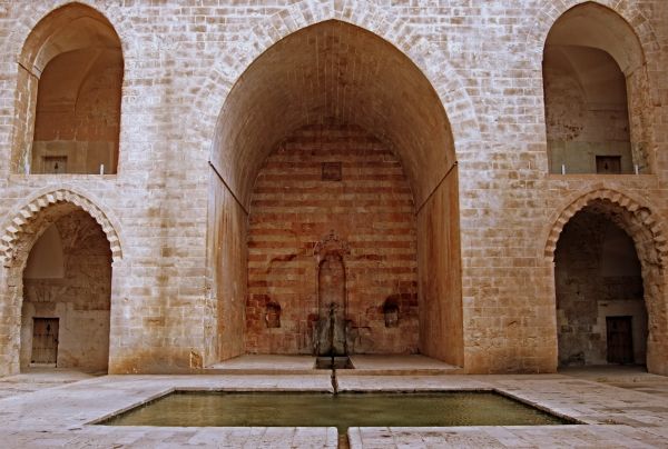 https://mdw-travel-data-us-east-1.s3.amazonaws.com/img/country/Turkey/Kasimiye-Mosque/img_00.jpg