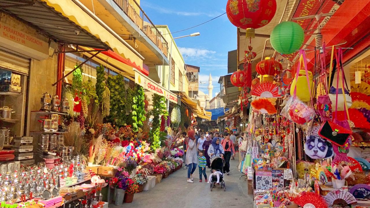 https://mdw-travel-data-us-east-1.s3.amazonaws.com/img/country/Turkey/Kemeralti-Bazaar/img_01.jpg