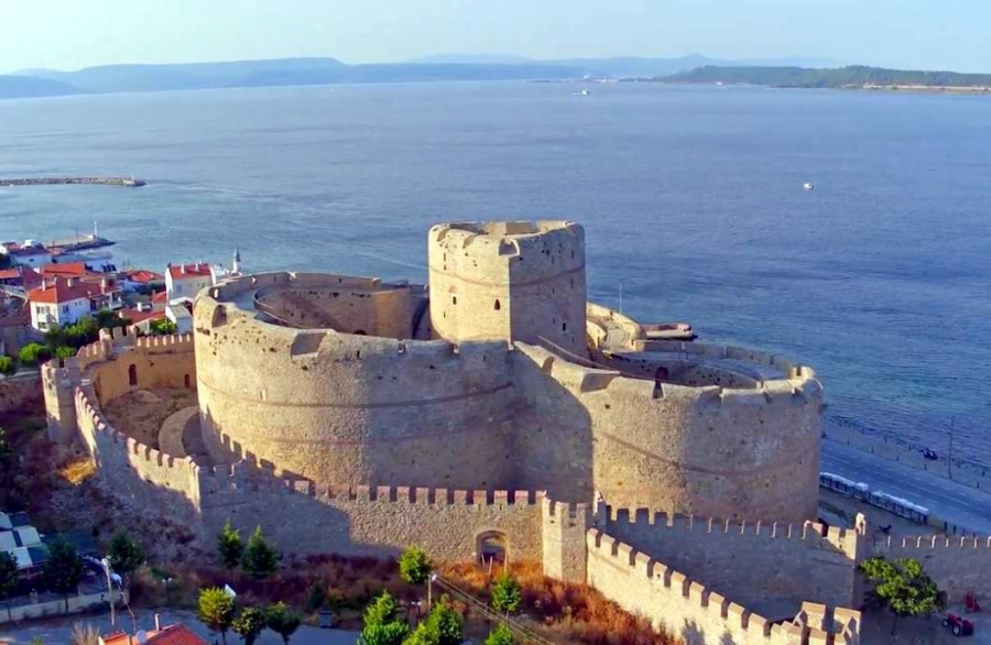 https://mdw-travel-data-us-east-1.s3.amazonaws.com/img/country/Turkey/Kilitbahir-Castle/img_00.jpg