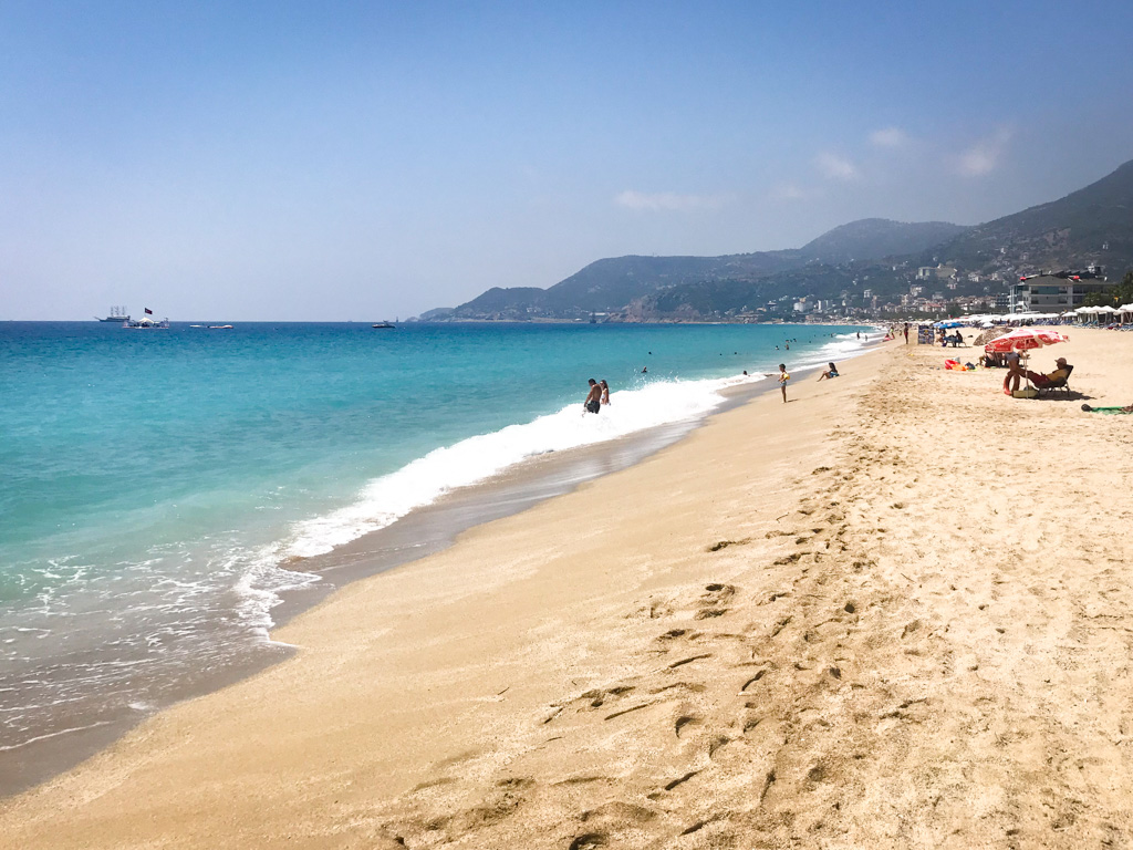 https://mdw-travel-data-us-east-1.s3.amazonaws.com/img/country/Turkey/Kleopatra-Beach/img_00.jpg