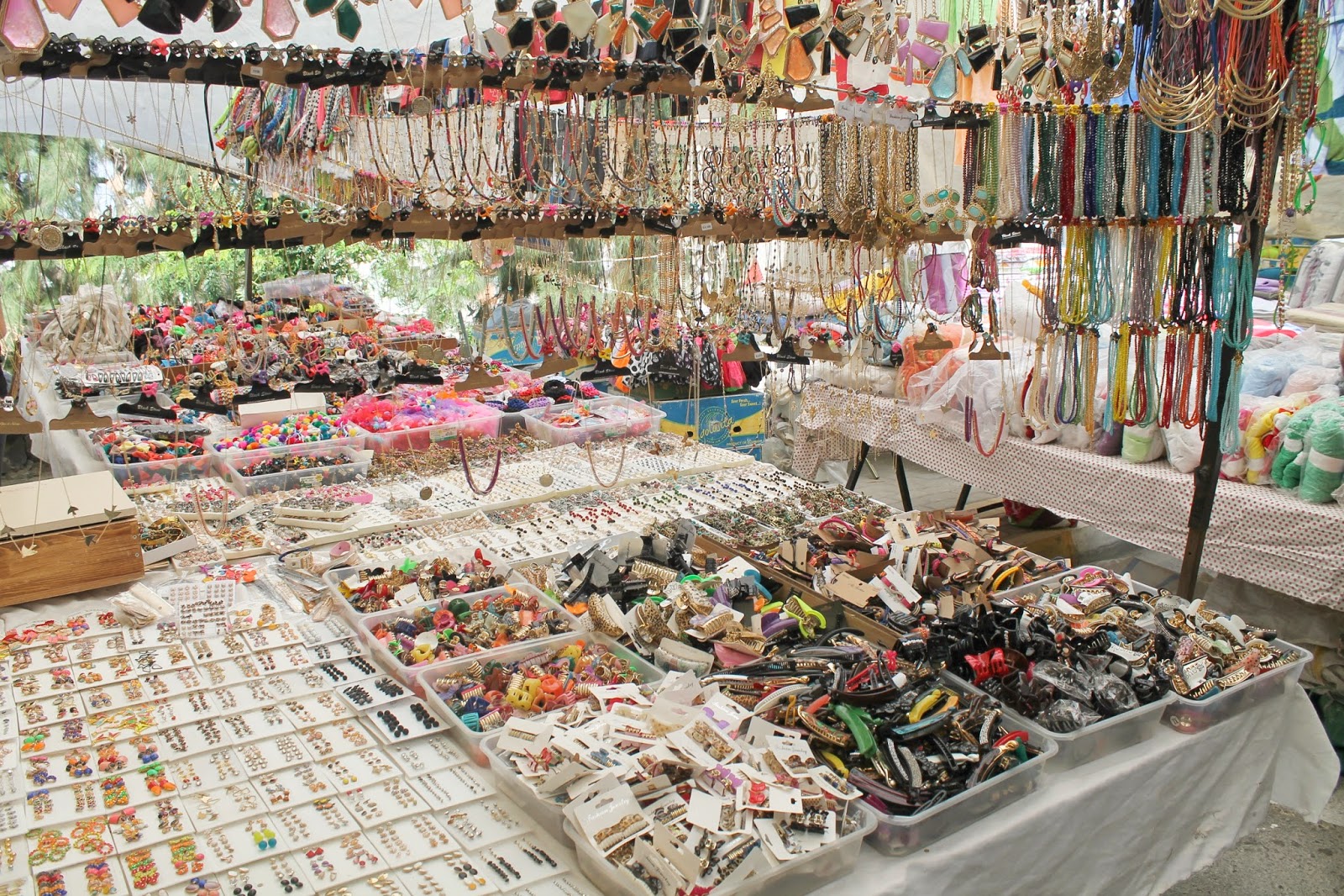 https://mdw-travel-data-us-east-1.s3.amazonaws.com/img/country/Turkey/Kusadasi-Market/img_03.jpg