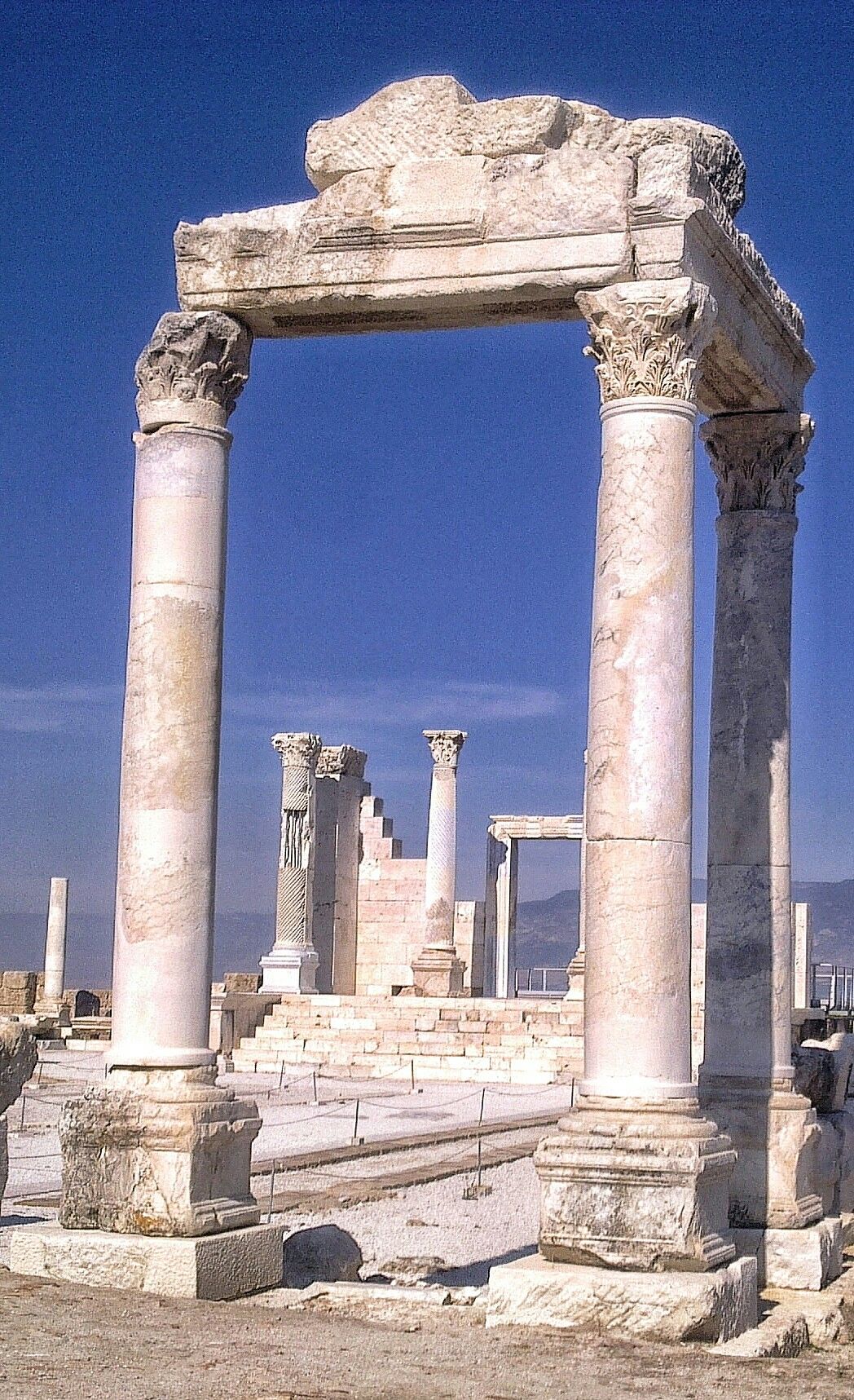 https://mdw-travel-data-us-east-1.s3.amazonaws.com/img/country/Turkey/Laodikeia-Antik-Kenti/img_01.jpg