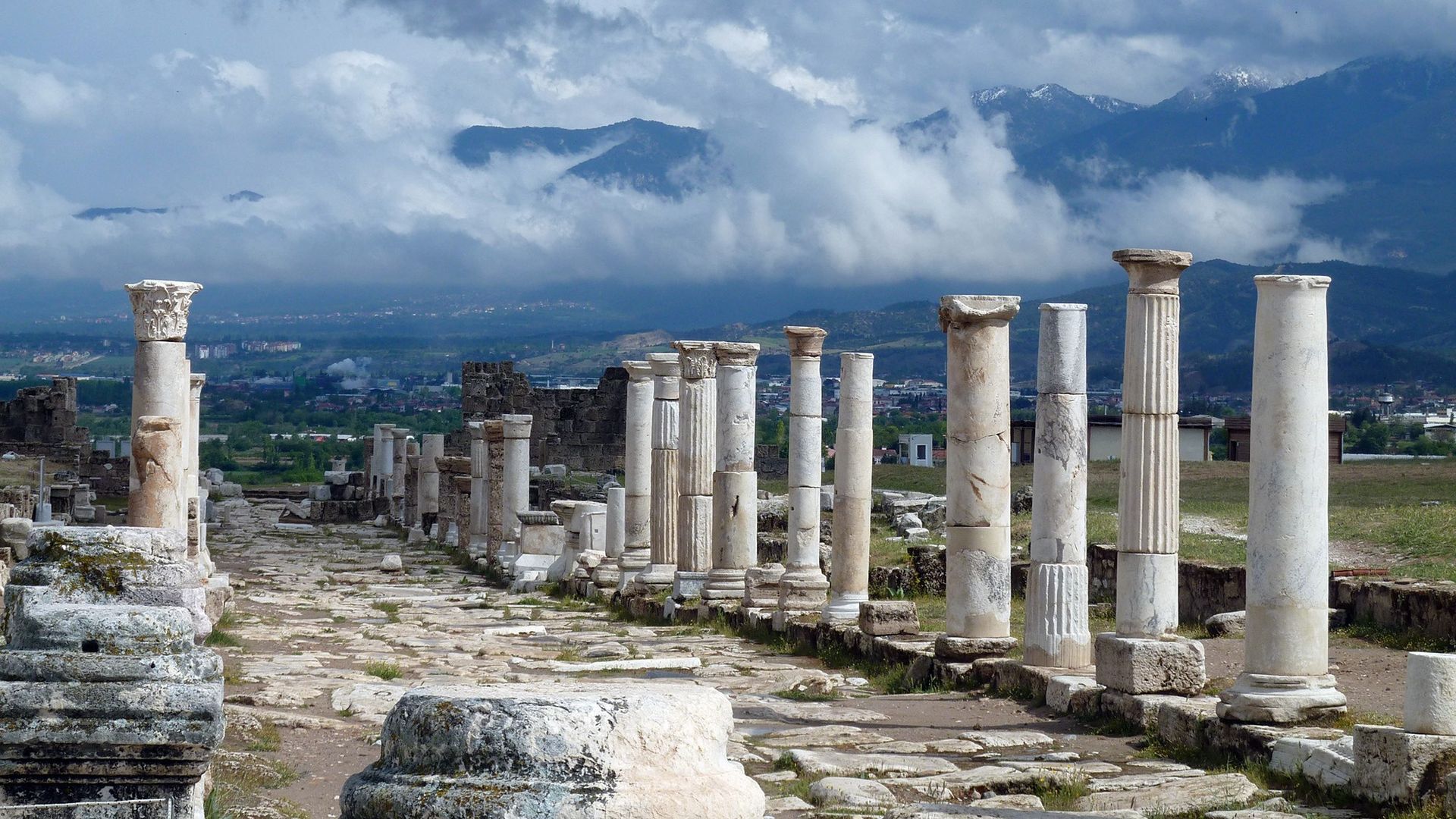 https://mdw-travel-data-us-east-1.s3.amazonaws.com/img/country/Turkey/Laodikeia-Antik-Kenti/img_02.jpg