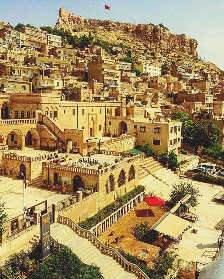https://mdw-travel-data-us-east-1.s3.amazonaws.com/img/country/Turkey/Mardin-Castle/img_02.jpg