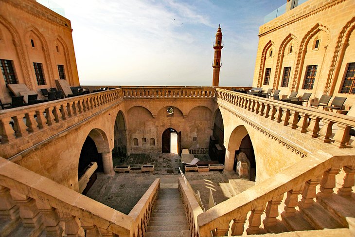https://mdw-travel-data-us-east-1.s3.amazonaws.com/img/country/Turkey/Mardin-Castle/img_03.jpg