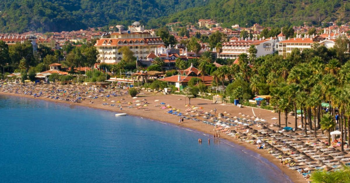 https://mdw-travel-data-us-east-1.s3.amazonaws.com/img/country/Turkey/Marmaris-Beach/img_01.jpg