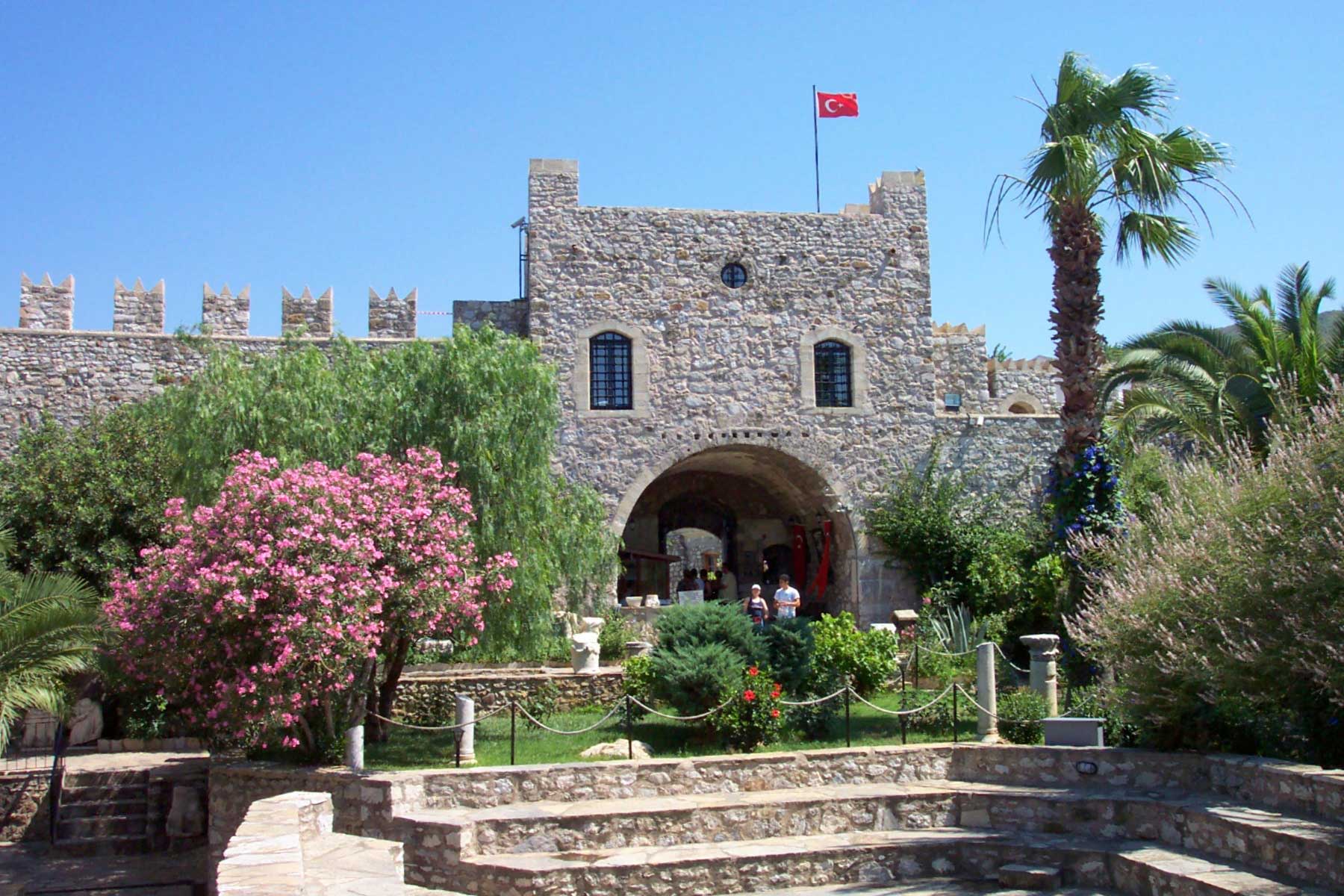 https://mdw-travel-data-us-east-1.s3.amazonaws.com/img/country/Turkey/Marmaris-Castle/img_00.jpg