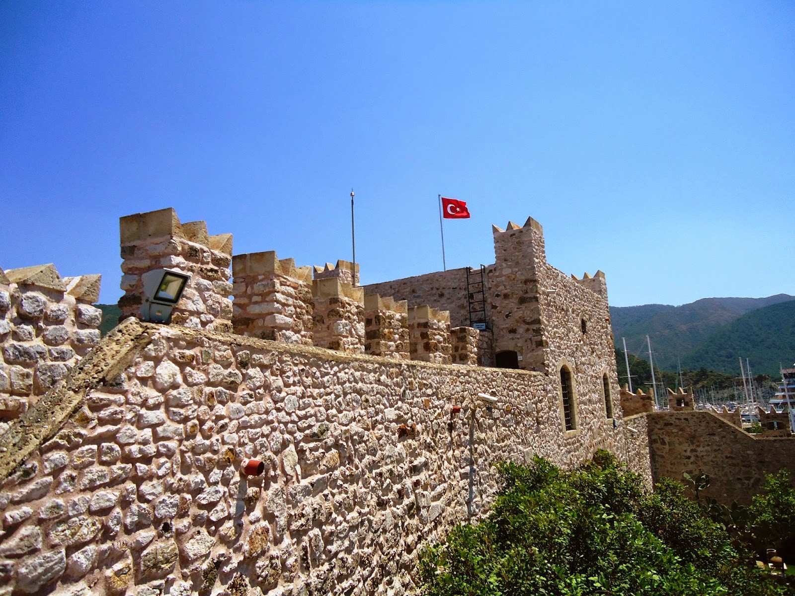 https://mdw-travel-data-us-east-1.s3.amazonaws.com/img/country/Turkey/Marmaris-Castle/img_02.jpg