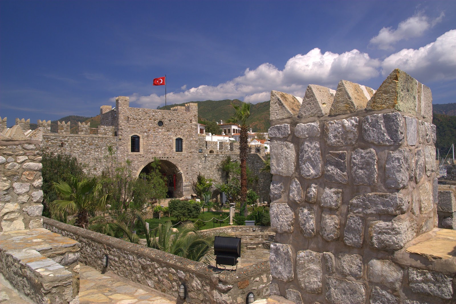 https://mdw-travel-data-us-east-1.s3.amazonaws.com/img/country/Turkey/Marmaris-Castle/img_03.jpg