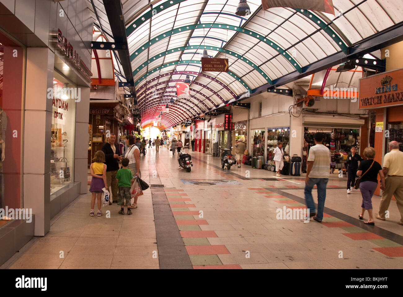 https://mdw-travel-data-us-east-1.s3.amazonaws.com/img/country/Turkey/Marmaris-Market/img_02.jpg
