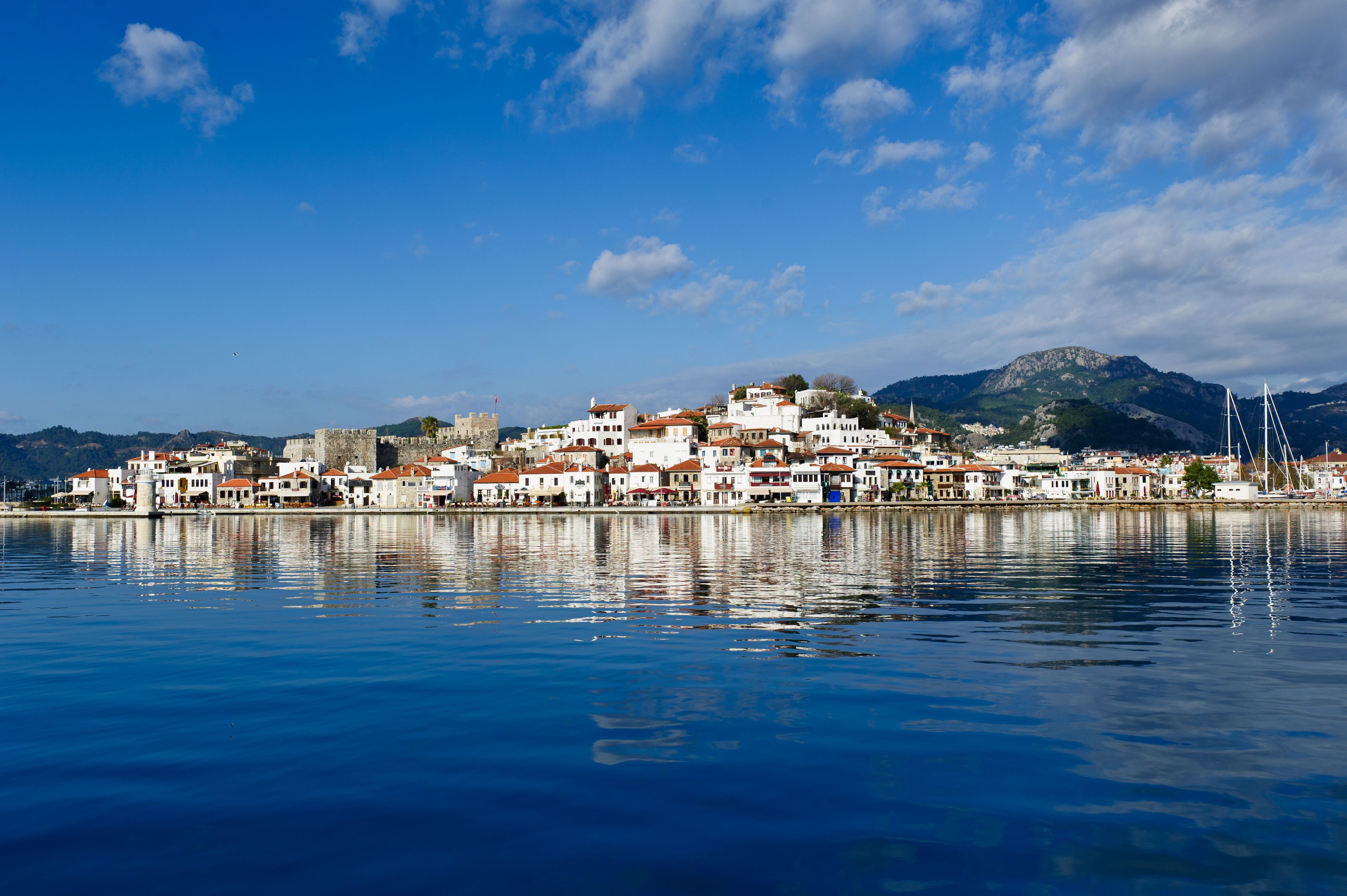 https://mdw-travel-data-us-east-1.s3.amazonaws.com/img/country/Turkey/Marmaris-Yacht-Marina/img_01.jpg